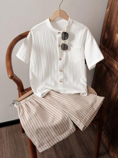 SHEIN Vacaura Tweens Pojkar Pendlare Casual Texturerad Randig Tyg Skjorta med Standkrage och Randiga Shorts 2-delars Outfit, Bekväm & Modern