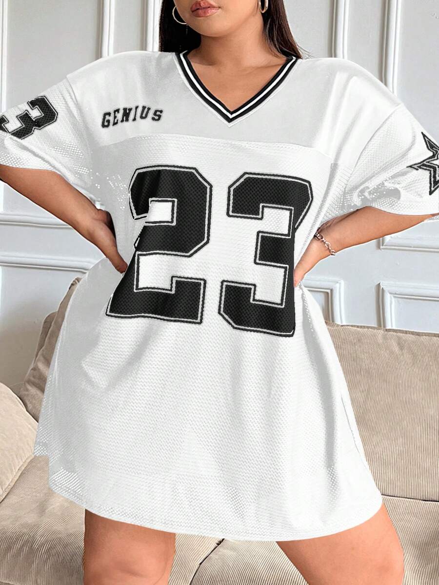 SHEIN CURVE+ 大码女式运动休闲23号印花拼接透视T恤连衣裙 - 白色 - 查看 1