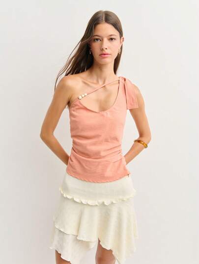 Nöista Asymmetrical Top Features A Unique One-Shoulder Design With A Decorative Strap Accented By Pearls And A Tied Bow. Its Ruched Waist Adds Flattering Detail-Perfect For Date Nights, Brunches, Or Chic Casual Outings.