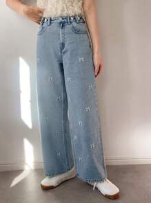 FRIFUL 女士浅水洗蓝色刺绣蝴蝶结直筒休闲牛仔裤，适合度假穿着 - 藍色 - 查看 4