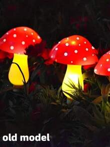 SHEIN 8 pièces/12 pièces Lumières de chaîne alimentées au soleil en forme de champignon rouge, lumière chaude pour l'extérieur, lumières de chemin à LED pour patio, convient pour le jardin, l'herbe, la clôture, les massifs de fleurs, décoration d'ambiance nocturne (nouveau style/ancien style envoi aléatoire)