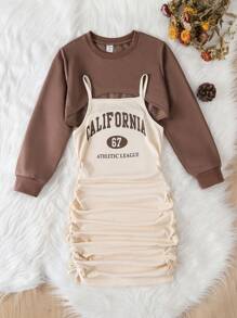 Set de 2 piezas para niñas: Blusa de manga larga y cuello redondo en unicolor, y vestido fruncido con gráfico de letras, adecuado para salidas, reuniones y cualquier ocasión