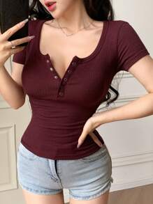 DAZY Camiseta de manga corta de ajuste ceñido casual con escote de pico y media cremallera, de tela texturizada para mujer