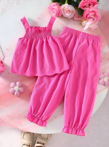 女童简约套装 - 粉色钩针编织上衣，宽松彩色印花阔腿裤，裤脚饰有荷叶边，适合夏季穿着的休闲套装，女童夏季服装