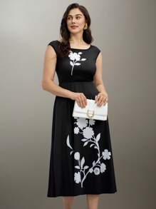 SHEIN Clasi Plus Size Women's Round Neck Sleeveless A-Line Midi Dress, Elegant Casual Summer Party Dress