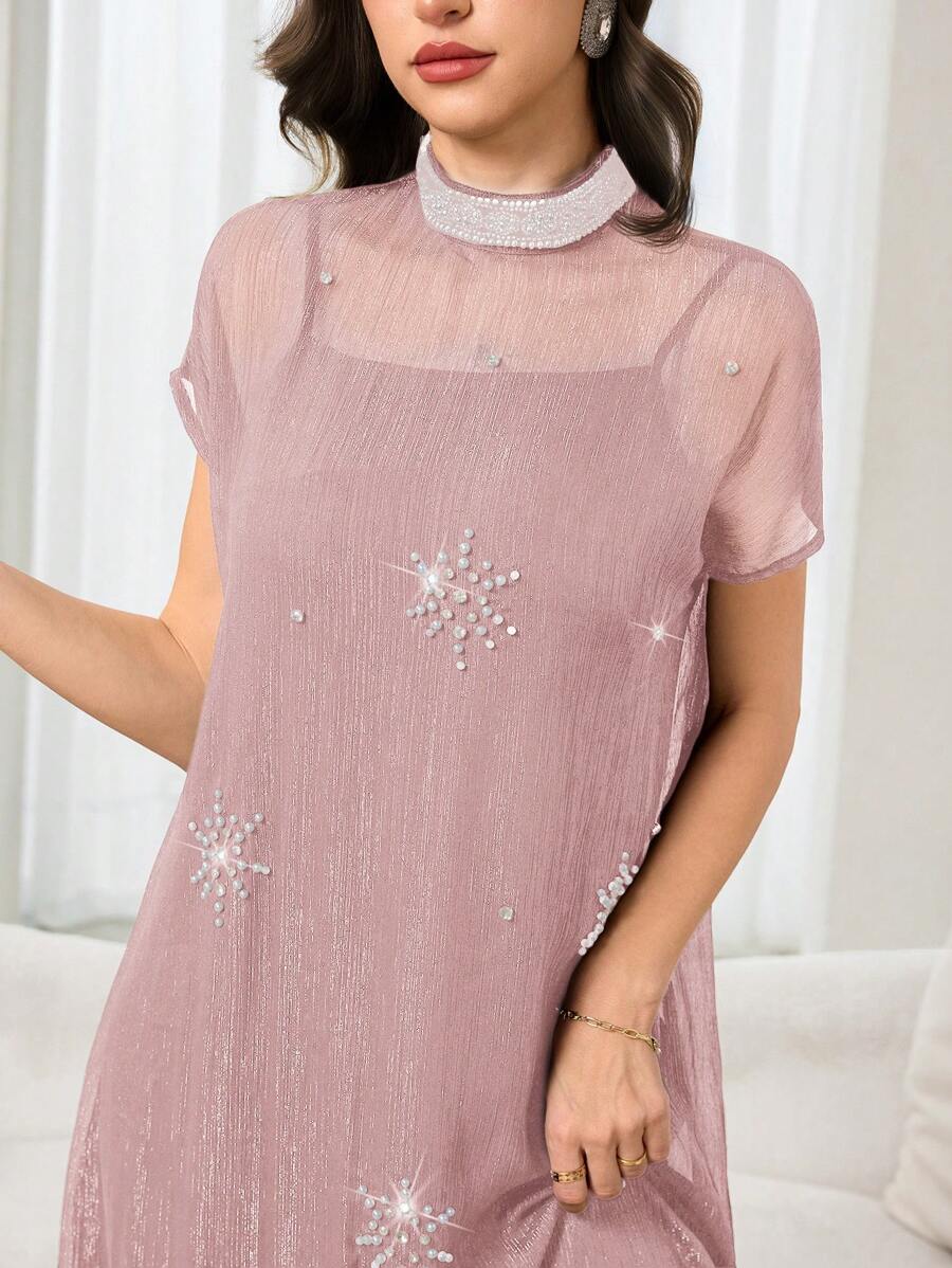 Al Najma Gaun Maxi Chiffon Semi-Transparan Wanita Elegan dengan Kerah Mandarin, Hiasan Mutiara Imitasi dan Berlian Imitasi - Berwarna merah muda - View 1