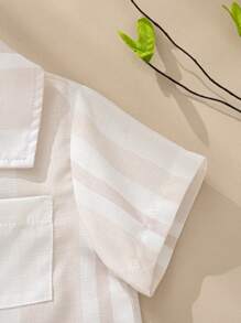 SHEIN 幼儿男童休闲米色条纹短袖 T 恤，适合日常穿着，春夏季