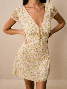 Poéselle Vestido mini de mujer de manga corta con cuello en V y nudo delantero, con estampado floral para el verano