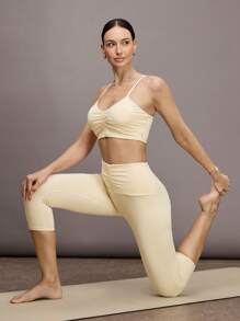 Activina 女士纯色褶皱吊带背心和七分裤紧身运动套装 - 杏色 - 查看 2