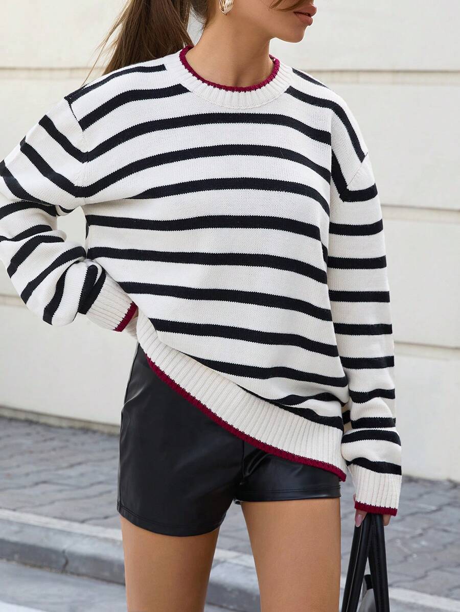 RueChic Strickpullover Damen – Oversize Sweater Mit Schwarz Weiß Streifen & Roten Kontrastdetails, Casual Knitwear #StreetScene #NeueHerbstmode #MinimalistFashion,Jumper,Cream Jumper,Jumpers For Women,Jumpers,Black Jumper,Womens Jumper,White Jumper,Women's Jumper,Women's Jumpers,Winter Clothes - Black and White - View 1