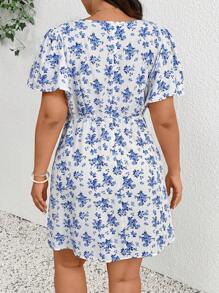 SHEIN Frenchy Plus Size Floral Print Twist Front Deep V-Neck Short Sleeve Dress, Summer - Blue - View 4