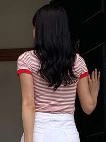 DAZY Camiseta ajustada de manga corta con estampado de rayas para mujer, casual de verano - Rojo - Ver 3
