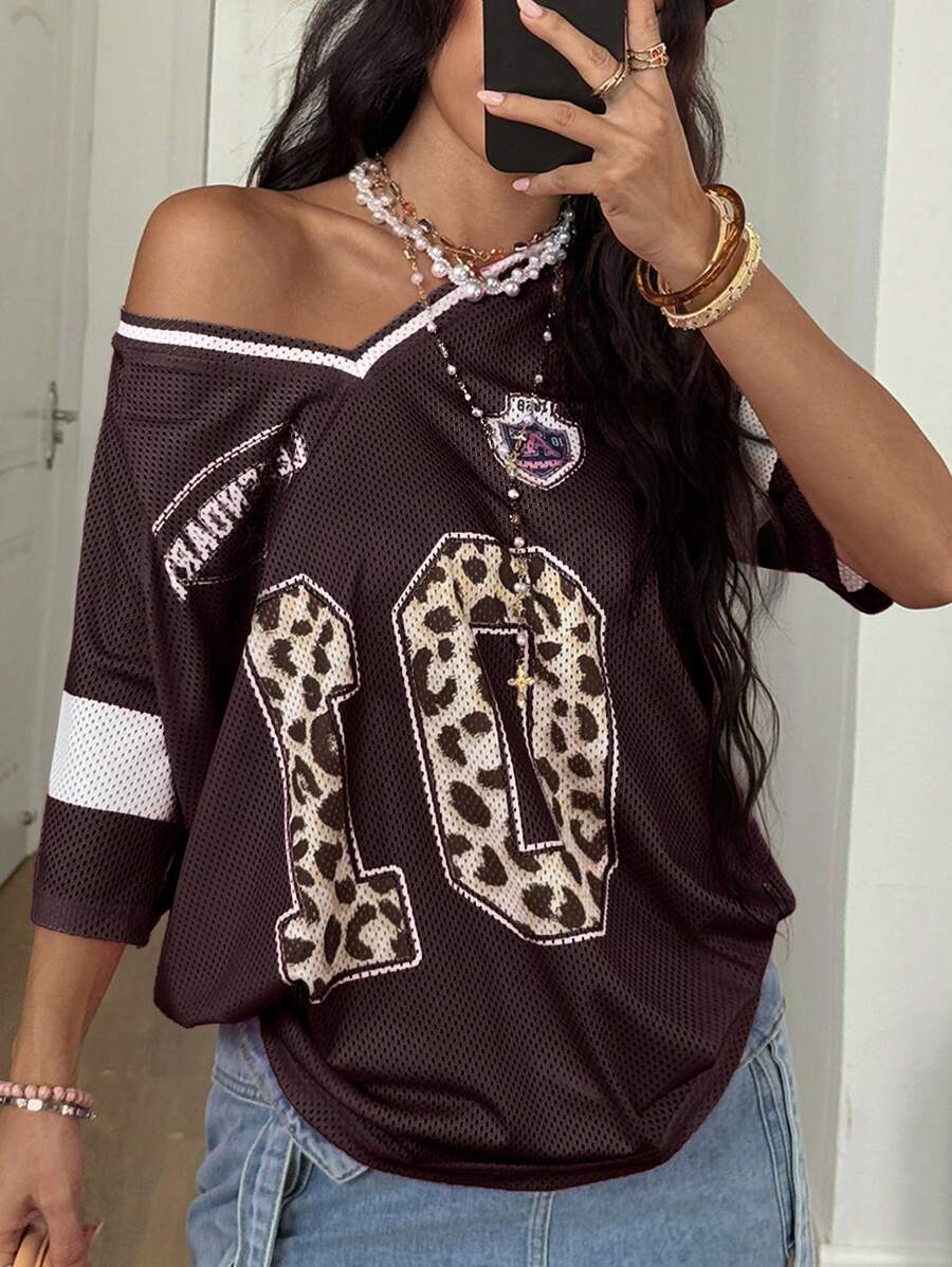 Coolane Camiseta de fútbol rosa de cuello en V con estampado de leopardo y número gráfico, ropa urbana de primavera y verano estilo Y2K para mujer