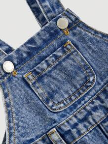 SHEIN 女婴休闲街头风格翻盖口袋蓝色牛仔背带裤 - 淺色水洗藍 - 查看 3