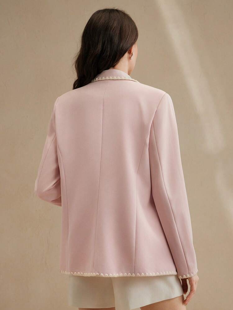 Printemps, chemise à manches courtes élégante et avec imprimé palmier, pour un look casual chic pour dames au printemps et en été