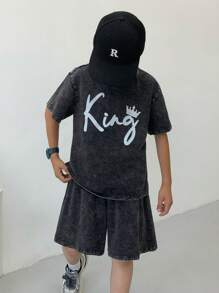 SHEIN 2Pcs Tween Boy Fashion Casual Y2k Cool Vintage Two Pieces Set Of Black Knitted Comfortable Loose And Soft Denim T-Shirt With White Letter "King" & Crown Pattern And Loose And Comfortable Shorts For Kids Clothes Boys Soft Dailywear And Kids Fall And Autumn Or Winter Clothes Back To School Homecoming Rave Outfits Festival And Beach Outfits Clothes Boys Summer Clothes Y2k Clothes Kids Boys Boys King Outfit Kids Two Pieces Set