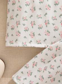 SHEIN Ensemble 2 pièces de style campagnard pour fille, blouse à manches courtes à fleurs et mini-jupe dans des couleurs claires. Convient pour les sorties quotidiennes, au printemps/été - Beige - Voir 7
