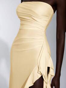 Elitara Elegante, romantico e sexy abito aderente in maglia e raso con scollo alla clavicola, arricciature, balze e spacco alto, adatto per appuntamenti, feste e damigelle