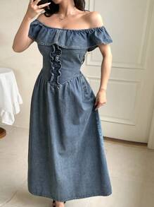 DAZY 女式复古毛边碎花修腰单肩荷叶边下摆牛仔夏装，露肩上衣 - 中等水洗藍 - 查看 2