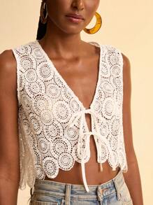 CAJUNI 女式波西米亚风热带白色刺绣不对称下摆休闲度假海滩短款上衣，春夏 - 白色 - 查看 1