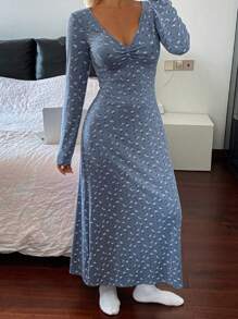 DAZY Long Ditsy Floral V-Neck Ruched Design Slim Fit Nightdress, Pajama Dress, Fall - Blue - View 5