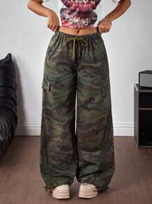 SHEIN EZwear Pantalones vaqueros casuales de mujer con cintura elástica y ajuste holgado, con estampado de camuflaje