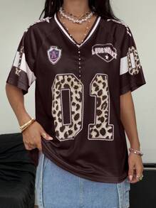 Coolane Camiseta de fútbol rosa de cuello en V con estampado de leopardo y número gráfico, ropa urbana de primavera y verano estilo Y2K para mujer