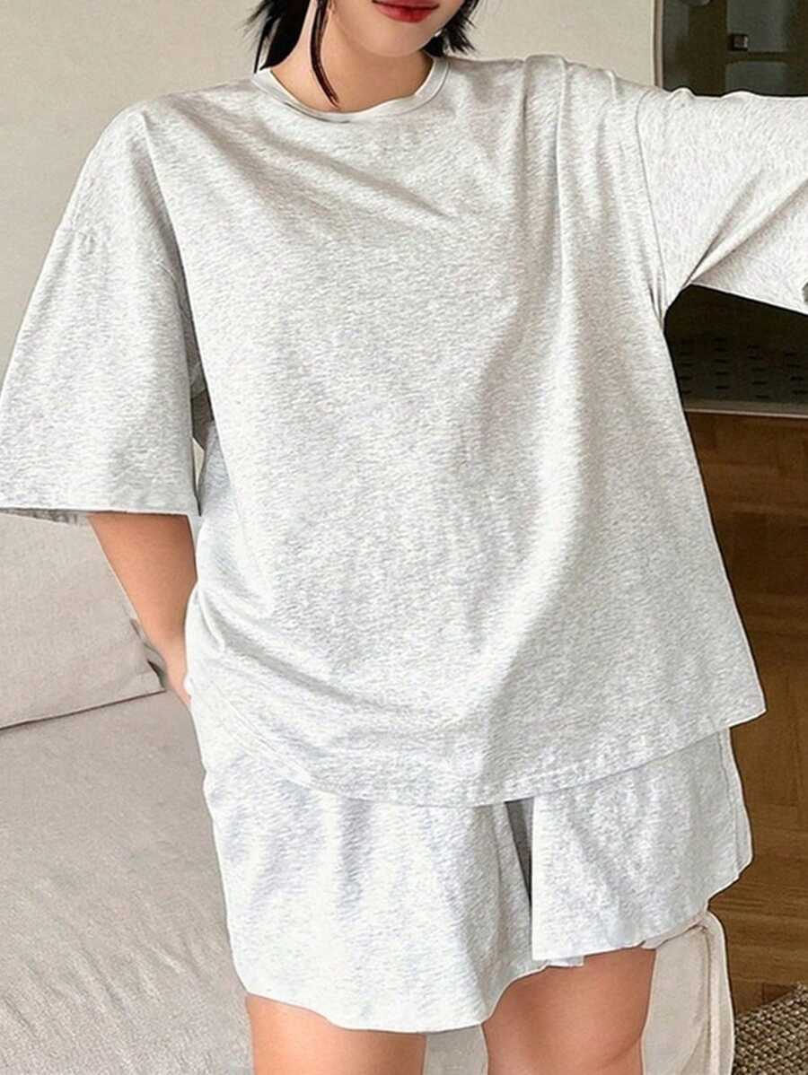Dazy Plus Conjunto de pijama casual de talla grande con top de cuello redondo de punto de unicolor y pantalones cortos - Gris - Ver 1