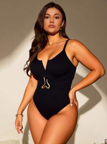 Swim Chiccia 大码女式金属装饰领口连体泳衣，适合度假