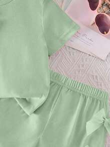 SHEIN Elladie kids 2 件套女孩休闲 T 恤，带 3D 蝴蝶结装饰和松紧腰短裤套装，甜美日常穿着 - 綠色 - 查看 3