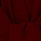 عنابي اللون