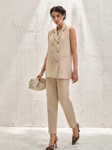 CLARA VERO Elegante chaleco sin mangas beige de doble botonadura, con diseño de solapa entallada clásica, cierre frontal con seis botones dorados, líneas limpias con ajuste entallado, silueta profesional con atractivo moderno, bolsillos delanteros al nivel de la cadera, longitud por debajo de la cadera para una proporción contemporánea, perfecto para uso profesional o casual elegante