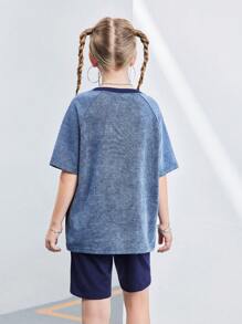 Girls' Casual Lightweight Washed Relaxed Fit Pieced Digit Print Top & Fitted Knit Denim Shorts, Minimalist Fashion Versatile For Daily Wear - Light Wash - View 2
