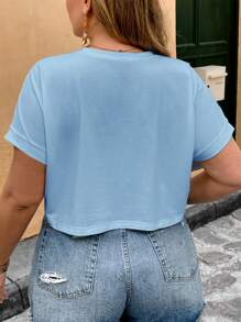 SHEIN VCAY Camiseta casual de manga corta tipo murciélago con cuello redondo, letra y bordado, para mujer talla grande, de verano