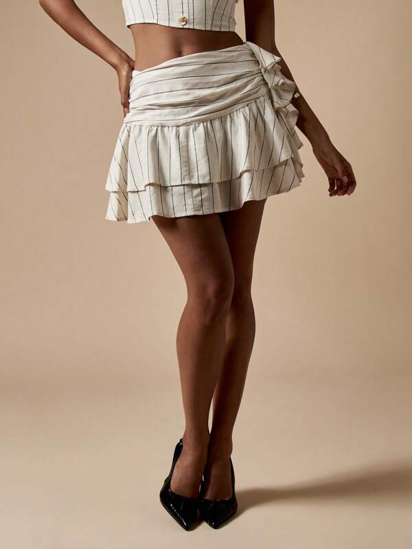 MISSGUIDED Minifalda fruncida a rayas con diseño envolvente acampanado y con capas, ideal para verano, primavera, festivales, vacaciones, fiestas en la playa y uso casual