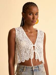 CAJUNI 女式波西米亚风热带白色刺绣不对称下摆休闲度假海滩短款上衣，春夏 - 白色 - 查看 3