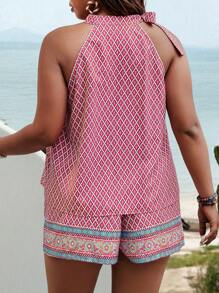 SHEIN Clasi 2 件大码女式几何印花打结露背短款上衣和短裤套装，夏季海滩度假 - 玫紅色 - 查看 2