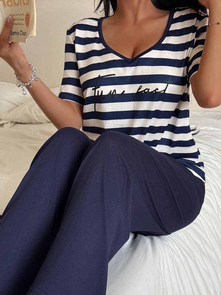 SHEIN 女士条纹字母印花 V 领可变换肩短袖和裤子睡衣套装,休闲 - 藏蓝色 - 查看 1