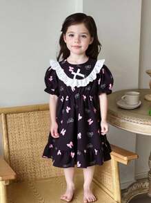 Robe de fille bébé rose mignon avec imprimé papillon, garniture et manches à volants blancs. Longue chemise de nuit pour bébé fille. Vêtements élégants pour bébé fille à Londres. Robes pour bébé fille. Vêtements pour fille. Vêtements de poupée pour bébé fille. Vêtements pour fille bébé. Robes pour bébé fille. Robes pour bébé fille. Robes pour bébé fille. Vêtements élégants pour bébé fille.