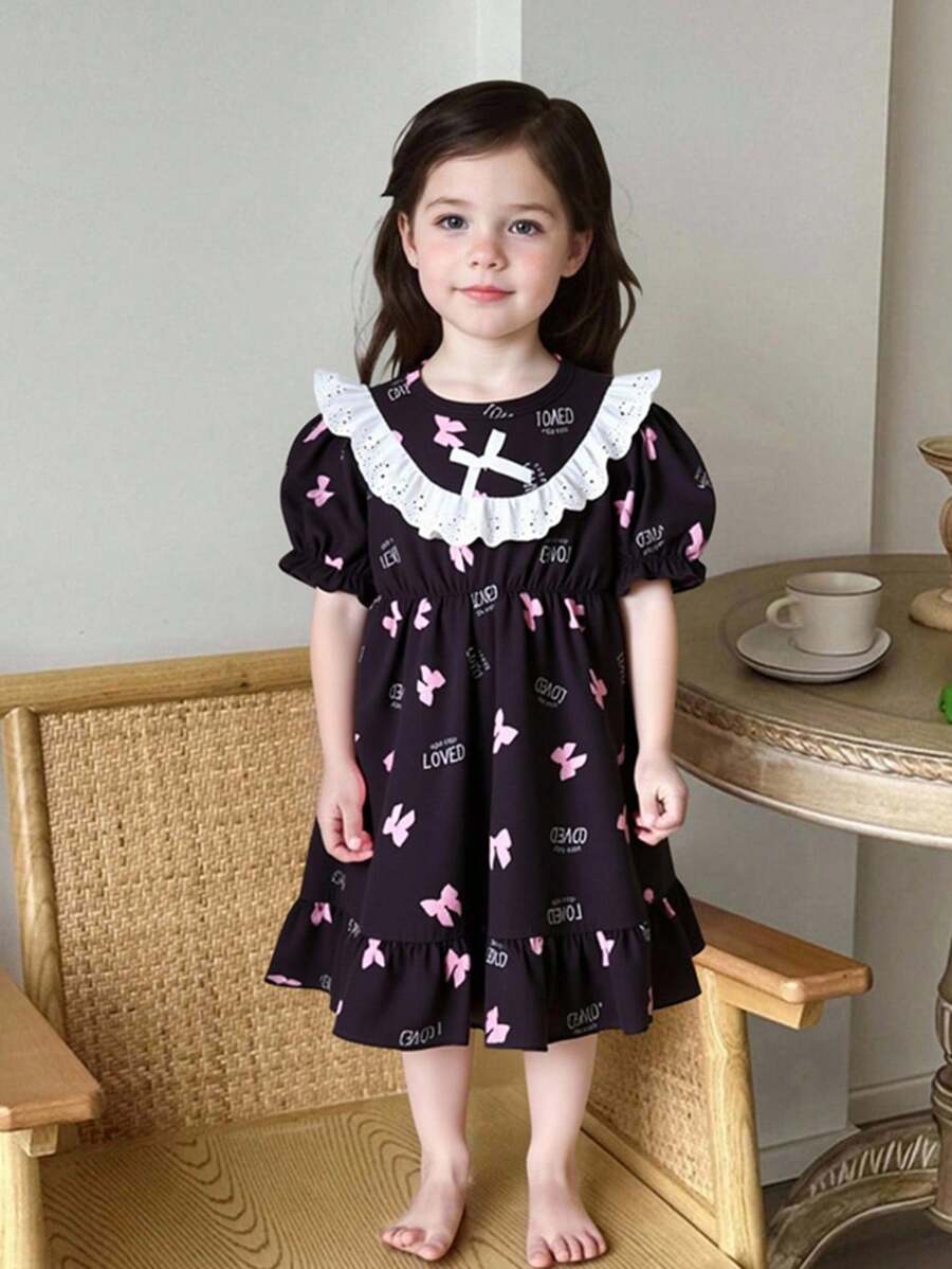 Robe de fille bébé rose mignon avec imprimé papillon, garniture et manches à volants blancs. Longue chemise de nuit pour bébé fille. Vêtements élégants pour bébé fille à Londres. Robes pour bébé fille. Vêtements pour fille. Vêtements de poupée pour bébé fille. Vêtements pour fille bébé. Robes pour bébé fille. Robes pour bébé fille. Robes pour bébé fille. Vêtements élégants pour bébé fille.