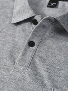 Manfinity Homme Conjunto de camisa polo de manga corta con bolsillo y pantalón corto con cordón y bolsillo lateral para hombre, conjunto casual de 2 piezas para verano