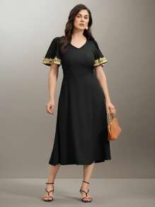 SHEIN Clasi Damen Große Größen A-Linie Midi-Kleid mit V-Ausschnitt und taillierter Taille, Sommermode, Farbblock Vintage Stickerei Bordüre Kurzarmkleid - Schwarz - Übersicht 5