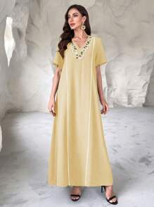 Al Najma 女式贴花装饰V领短袖阿拉伯连衣裙 - 黃色 - 查看 5
