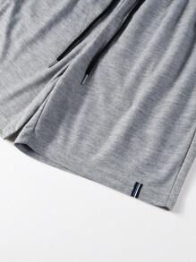 Manfinity Homme Conjunto de camisa polo de manga corta con bolsillo y pantalón corto con cordón y bolsillo lateral para hombre, conjunto casual de 2 piezas para verano