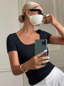 DAZY 女式方领休闲短袖修身 T 恤，性感夏季黑色上衣 - 黑色 - 查看 3
