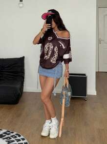 Coolane Camiseta de fútbol rosa de cuello en V con estampado de leopardo y número gráfico, ropa urbana de primavera y verano estilo Y2K para mujer
