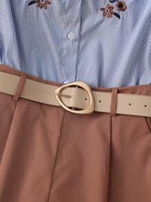 Franclia Conjunto de dos piezas de primavera y verano para mujer, compuesto por una camisa de rayas azules de manga corta con cuello y bordado, y pantalones anchos de pernera ancha en color caqui, ideal para uso casual, diario y versátil, con cinturón decorativo, apto para maestras y otros usos. - Azul - Ver 5