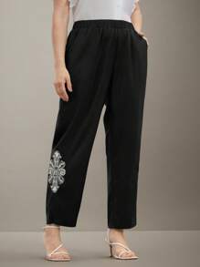 Flouryn Plus Size Women Skinny Pants With Ankle Floral Embroidery Fall Cloth For Women - Black - View 4