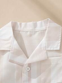 SHEIN 幼儿男童休闲米色条纹短袖 T 恤，适合日常穿着，春夏季