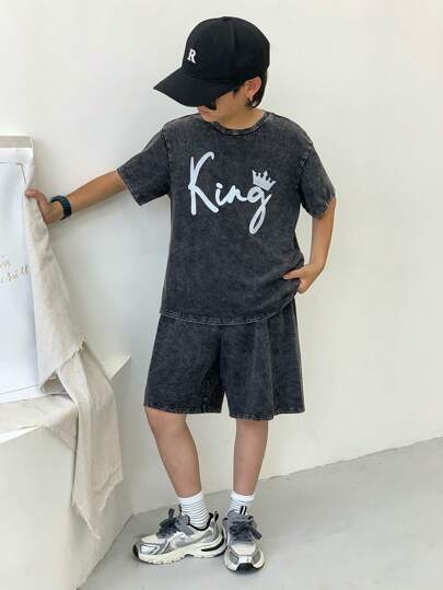 SHEIN 2Pcs Tween Boy Fashion Casual Y2k Cool Vintage Two Pieces Set Of Black Knitted Comfortable Loose And Soft Denim T-Shirt With White Letter "King" & Crown Pattern And Loose And Comfortable Shorts For Kids Clothes Boys Soft Dailywear And Kids Fall And Autumn Or Winter Clothes Back To School Homecoming Rave Outfits Festival And Beach Outfits Clothes Boys Summer Clothes Y2k Clothes Kids Boys Boys King Outfit Kids Two Pieces Set